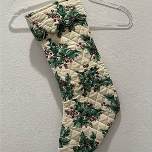 LARGE APRIL CORNELL CHRISTMAS
STOCKING QUILTED NWT HOLLY PRINT
NEW 100% COTTON